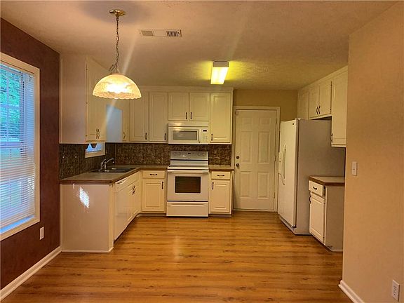 3rd image of 2079 Glen Hope Trce