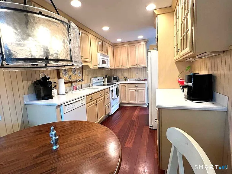 192 Park St #4 — Photo 6