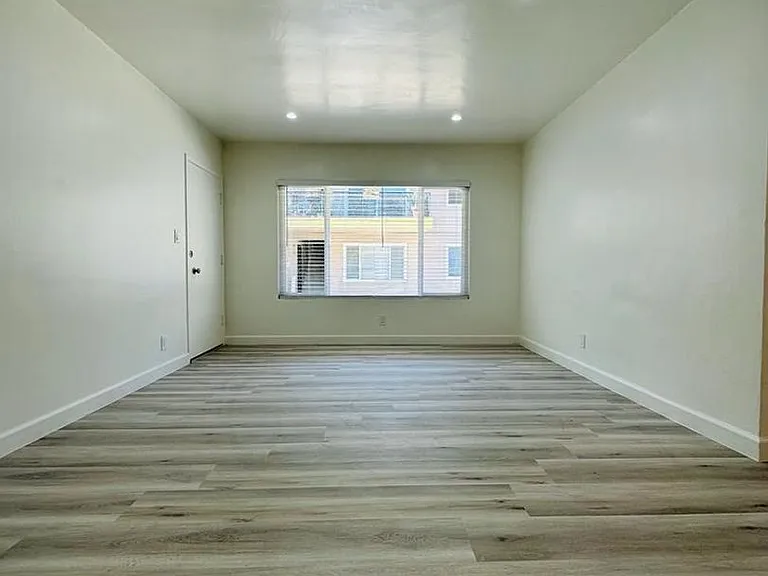 4021 Stevely Ave — Photo 25