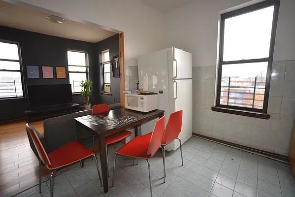 Rented by Voro, LLC | media 8