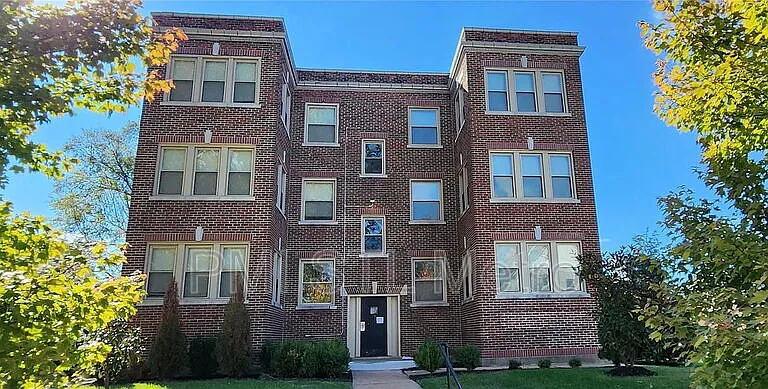 5572 Clemens Ave #1W — Photo 1