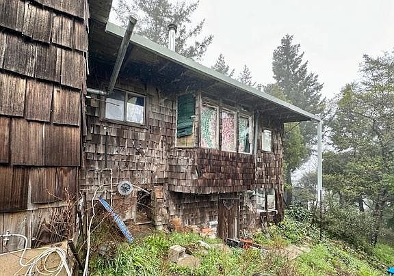 2nd image of 105 Silverline Rd