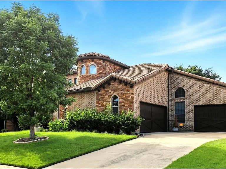 1733 Adalina Dr — Photo 32