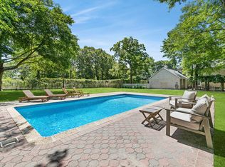 1 N Quarter Rd, Westhampton, NY 11977