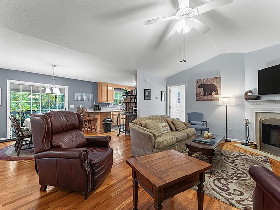 4th image of 115 Juniper Court