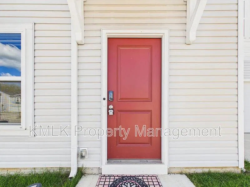 4 bed, 2.5 bath, 1760 sqft, $2,195 — Photo 3