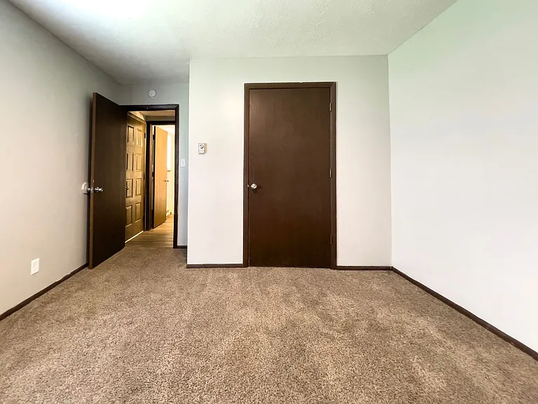 East Memorial Apartments — Photo 124