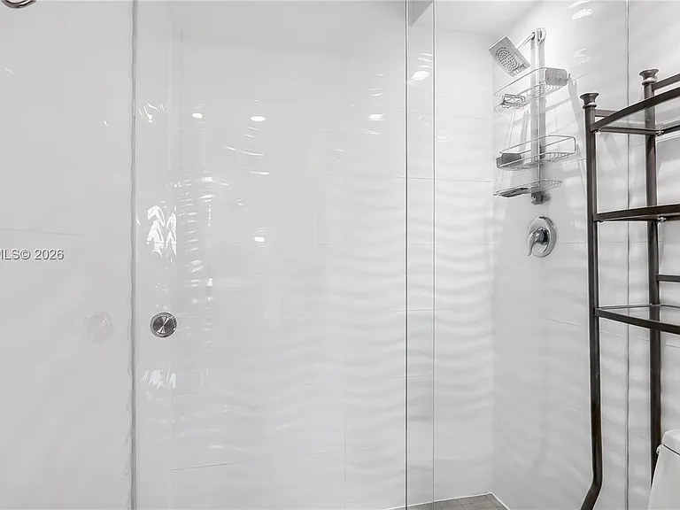 300 Bayview Dr #307 — Photo 24