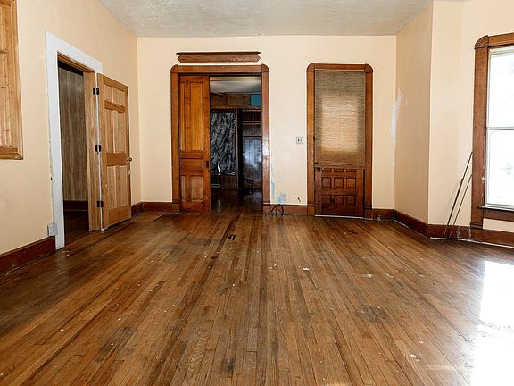 5th image of 226 N Center St