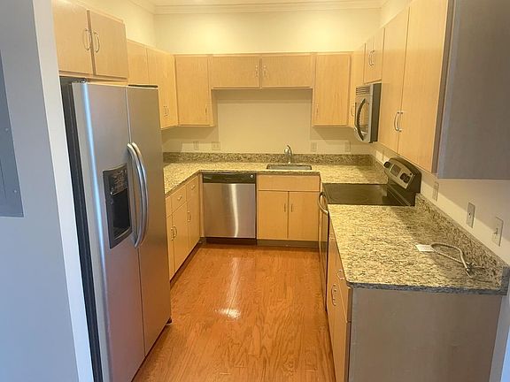 4th image of 600 N Broadway #33