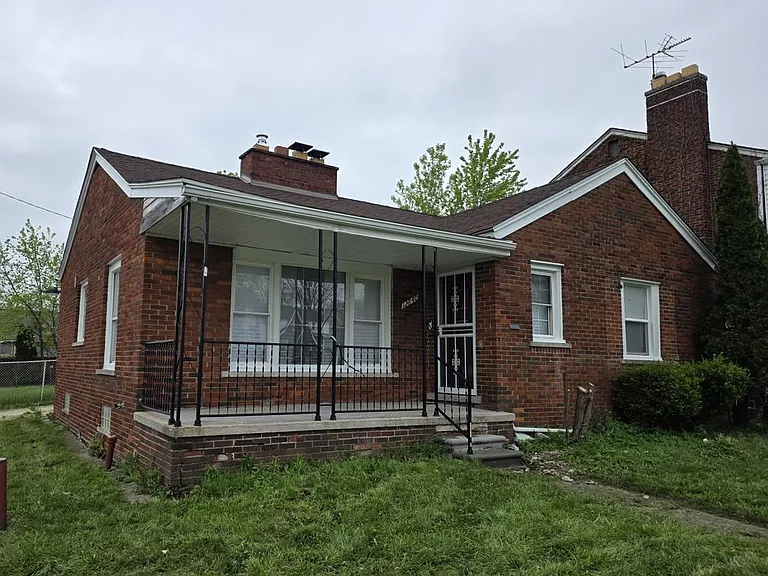 12840 Kilbourne St — Photo 2