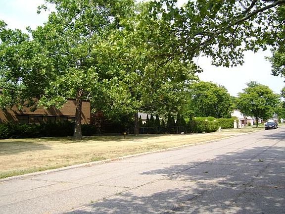 3rd image of 27213 Hass St