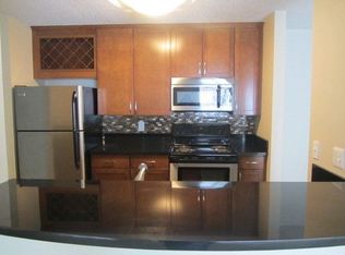 6025 Chasewood Pkwy APT 103, Minnetonka, MN 55343