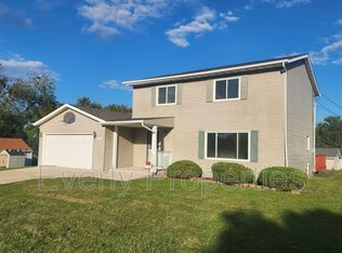 905 Sycamore Ave, Racine, WI 53406