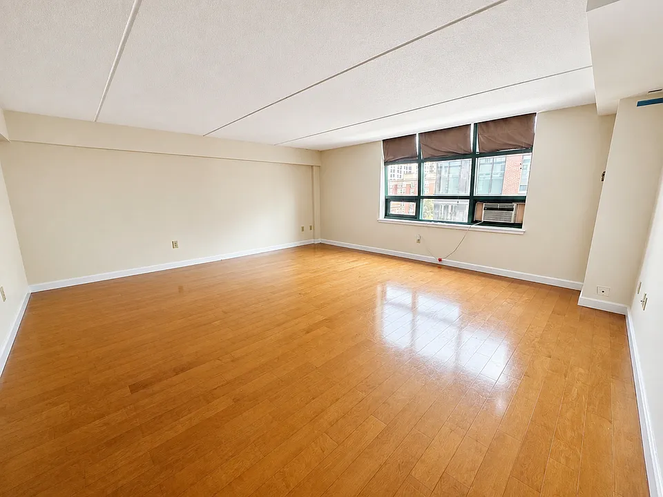 108 Peterborough St #7E