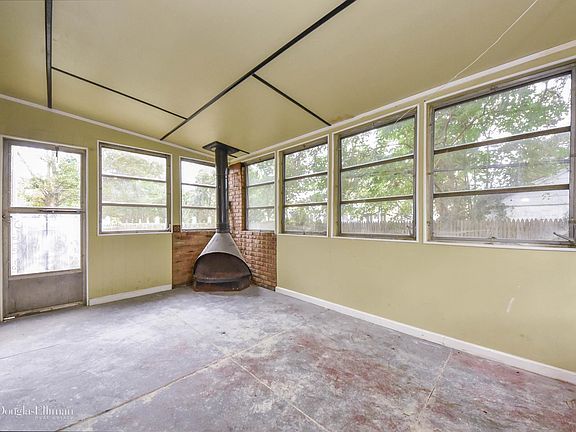 4th image of 506 Hempstead Blvd