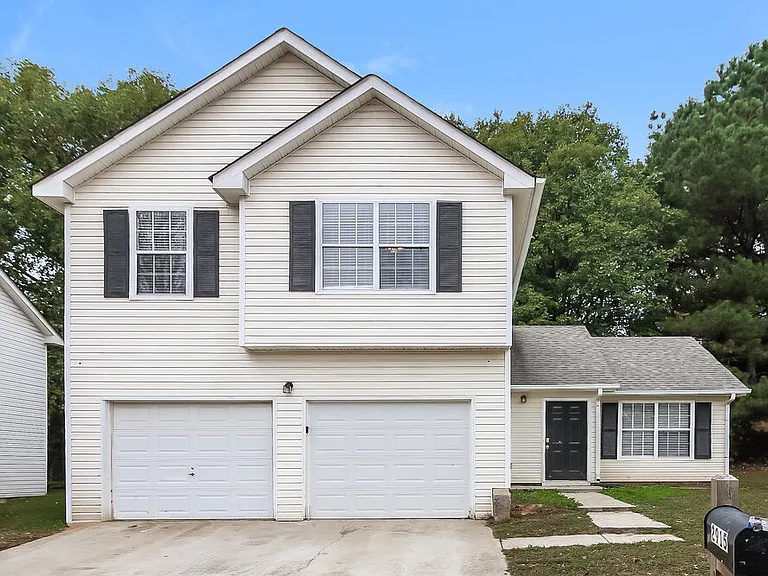 2915 Russ Ln — Photo 1