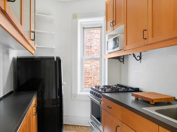 306 West 4th Street D3 image 3 of 8