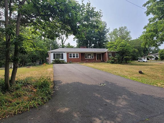 3rd image of 5204 Chippewa Pl