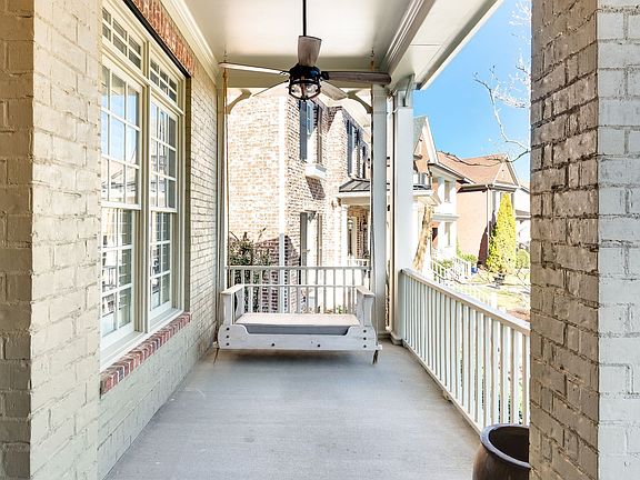 5th image of 121 Gladstone Ln