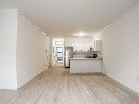 4th image of 667 Franklin Ave #2