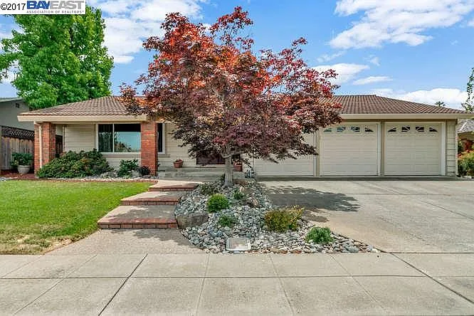1587 Vancouver Way photo 1