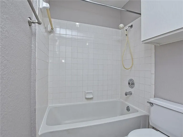 802 Primrose Ln — Photo 23