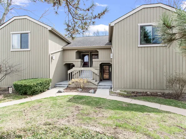 347 Hickory Ln APT A, Lake Barrington, IL 60010