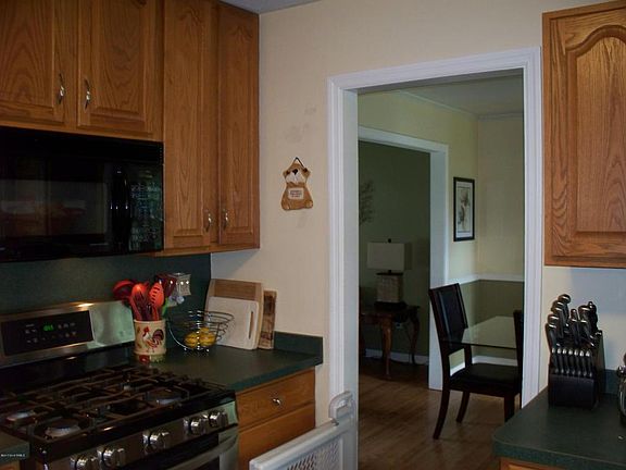 5th image of 13 Westland Ave