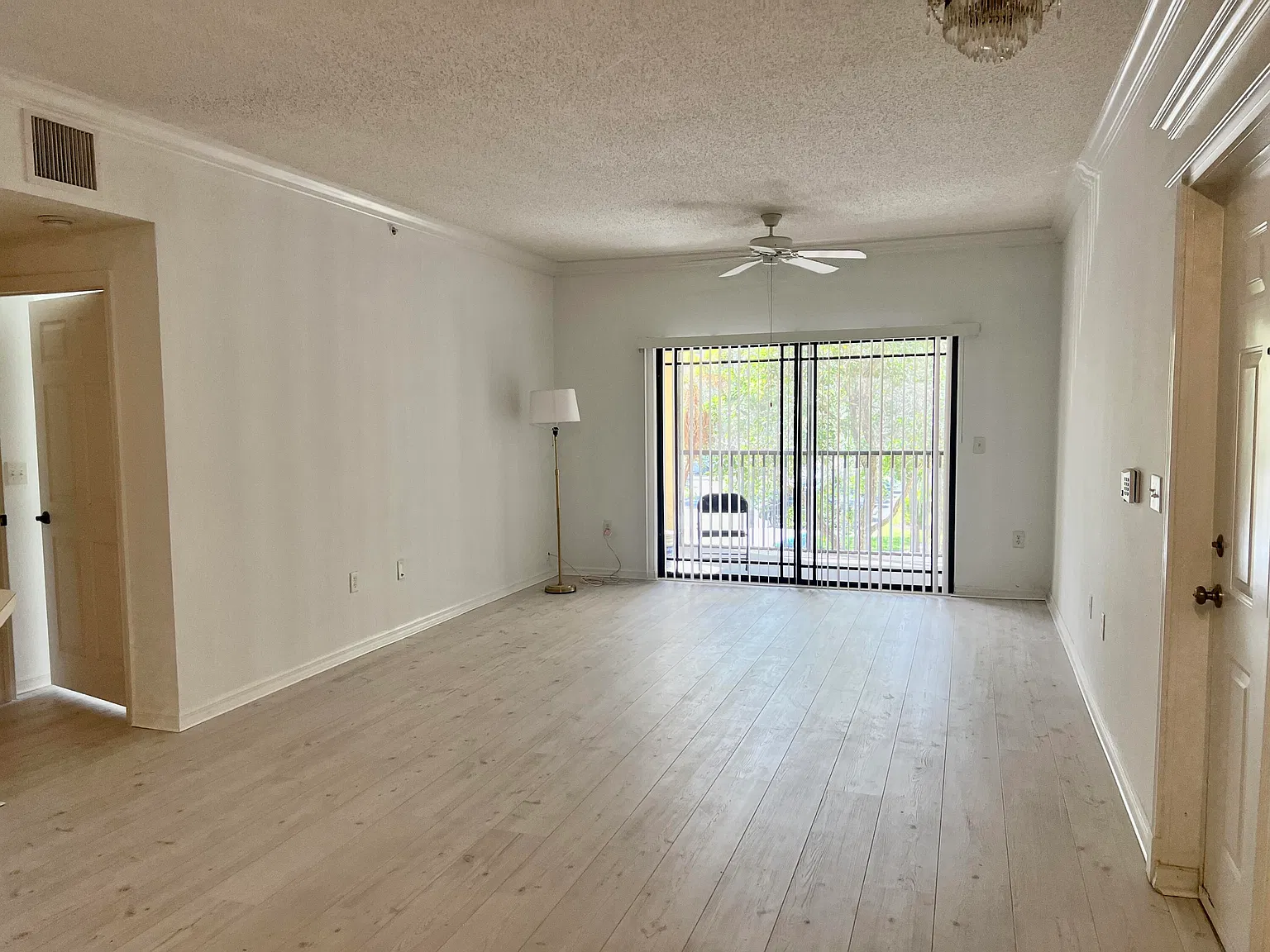 1 bed, 1.0 bath, 819 sqft, $2,100 — Photo 3