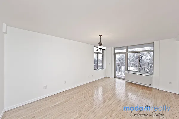Rented by Moda Realty | media 19
