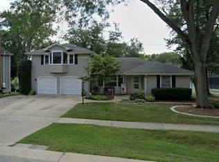 373 Western Ave, Clarendon Hills, IL 60514