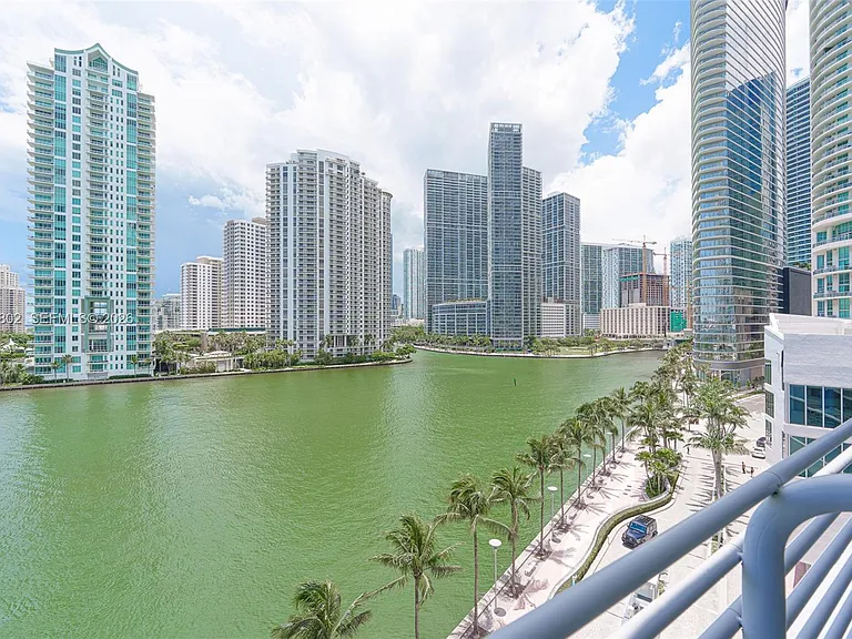325 Biscayne Blvd #821 — Photo 3