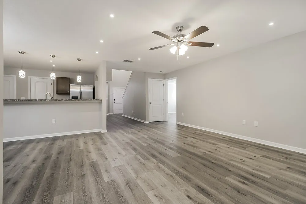 5 bed, 2.5 bath, 2461 sqft, $2,920 — Photo 4