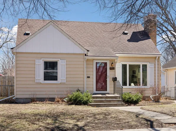 4040 Perry Ave N, Robbinsdale, MN 55422