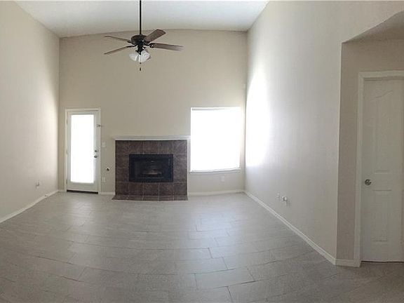4th image of 640 SW Cancellare Ave