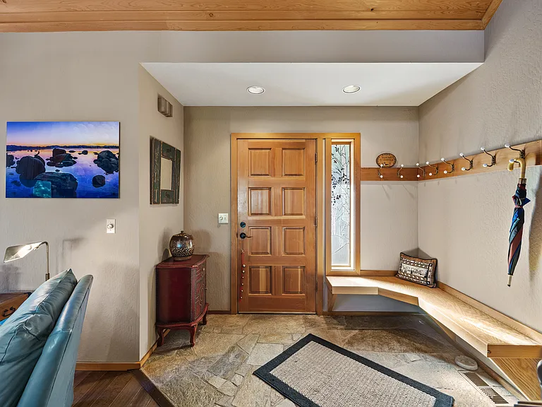 724 Conifer — Photo 9
