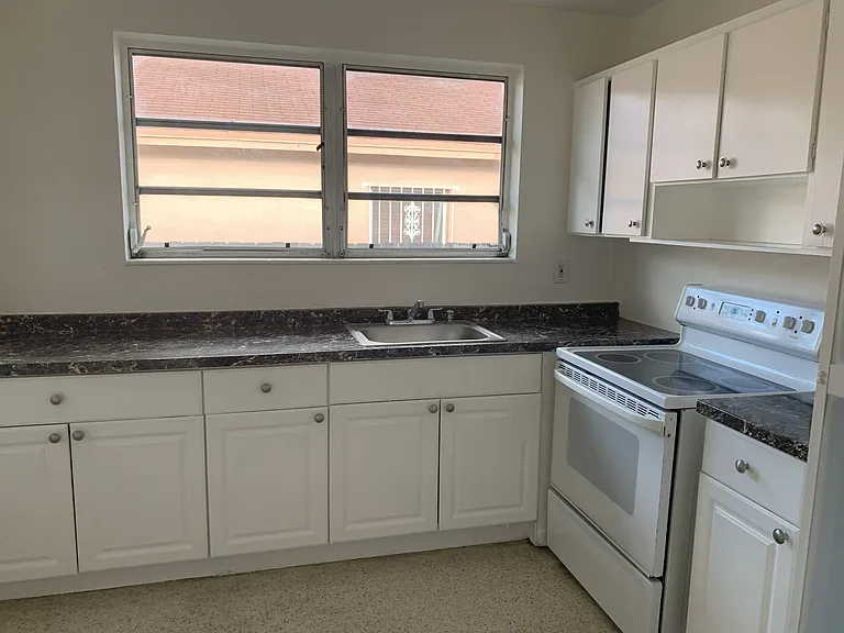 1725 NW 59th St #3 — Photo 5