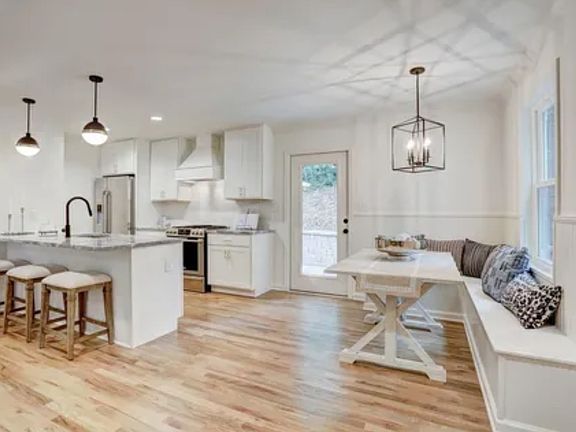 Corner bench and dining table conveys