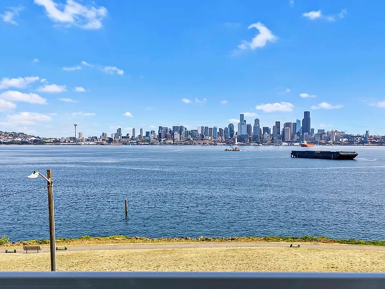 1709 Harbor Ave SW #400 — Photo 14