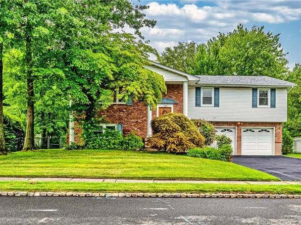 124 Lake Nanuet Drive, Nanuet, NY 10954