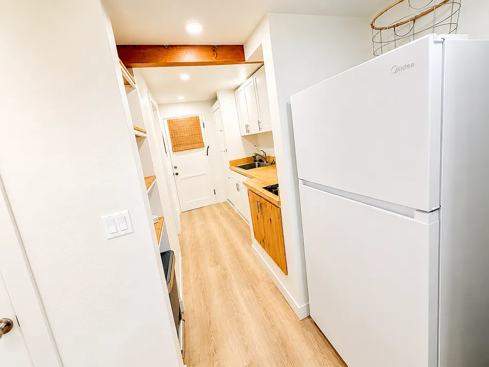 3939 Casita Way