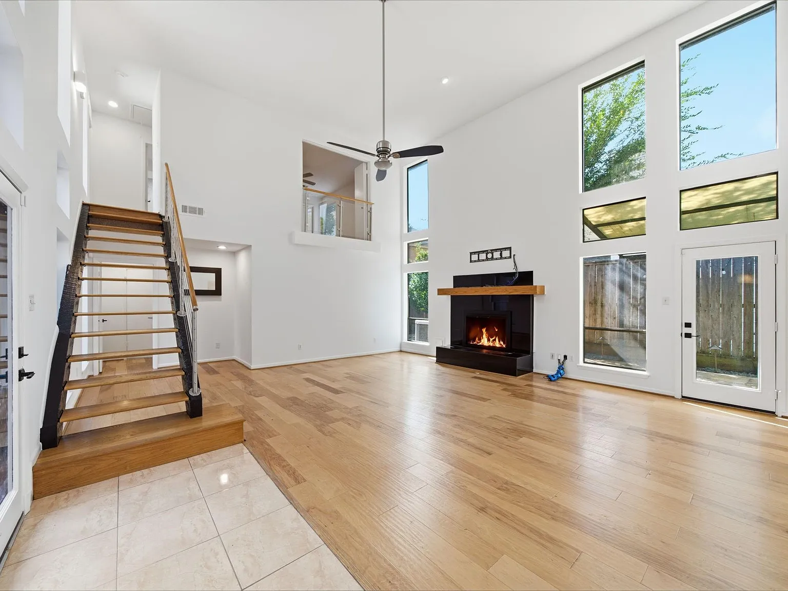 3 bed, 2.5 bath, 2228 sqft, $3,500 — Photo 3