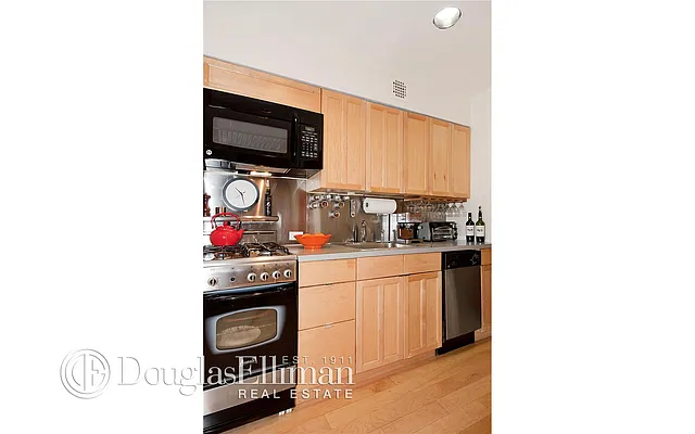 Rented by Douglas Elliman | media 22