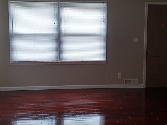 2nd image of 1023 W 11th St