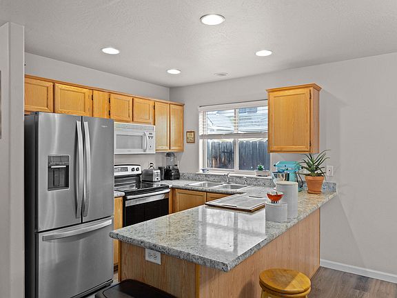 5th image of 1379 Circle Wood Dr