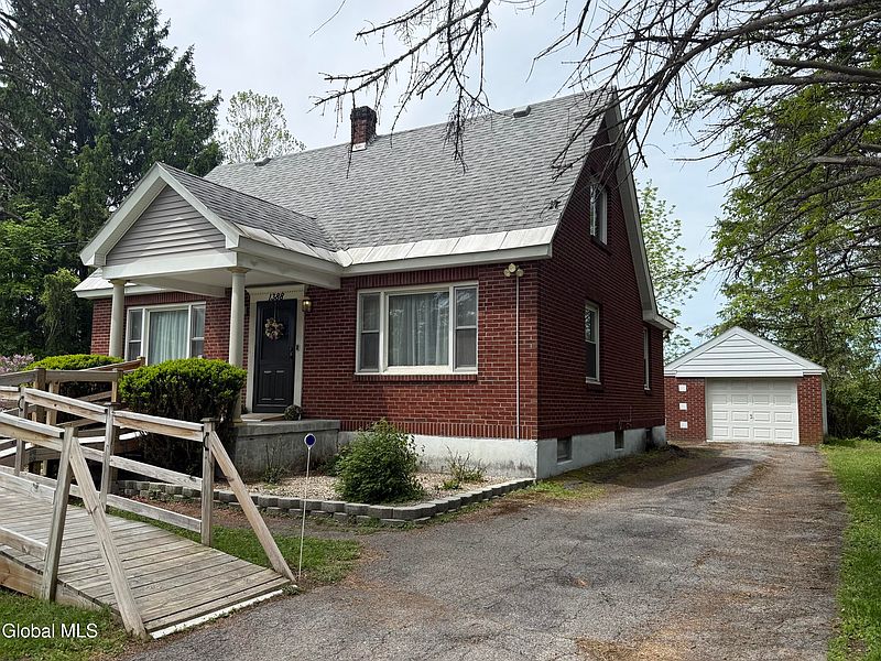 2nd image of 1388 Midline Road