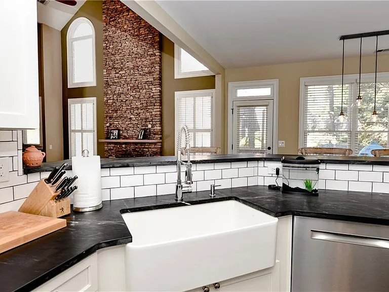 265 Windsor Gate Cv — Photo 24