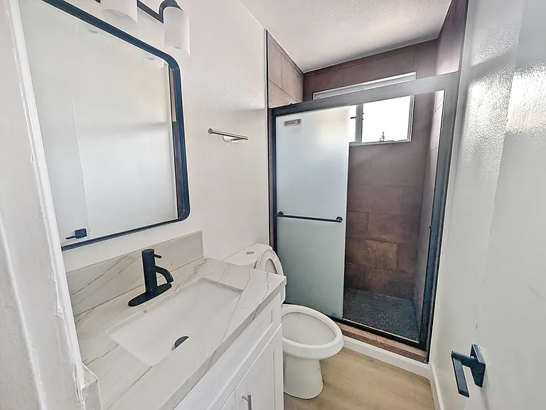 2901 Kenwood Ave #2 — Photo 4