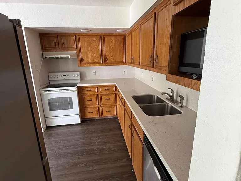 706 Rockdale Rd — Photo 4